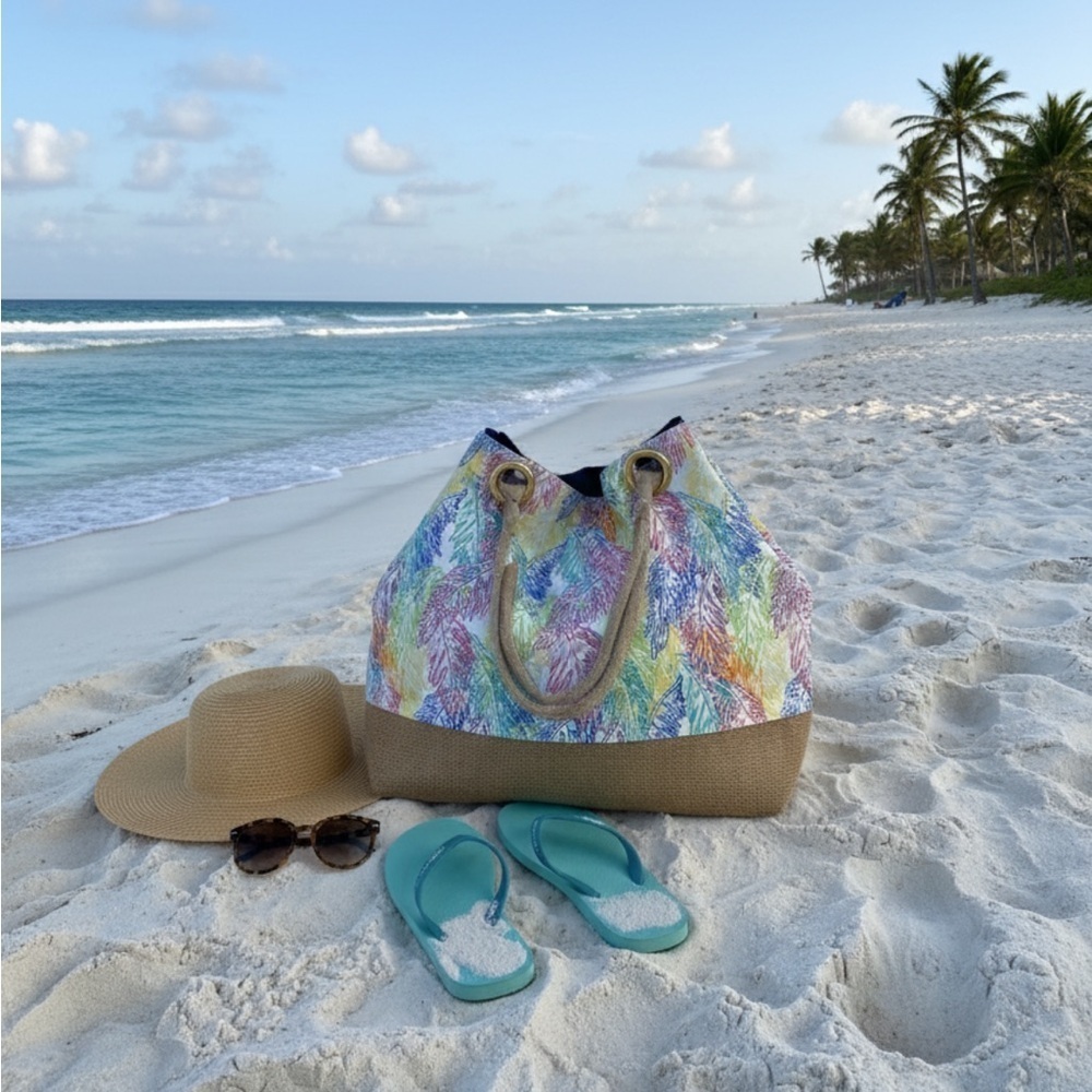 Large beach bag with palm tree designs by Peter Millar - Picture 3 of 15